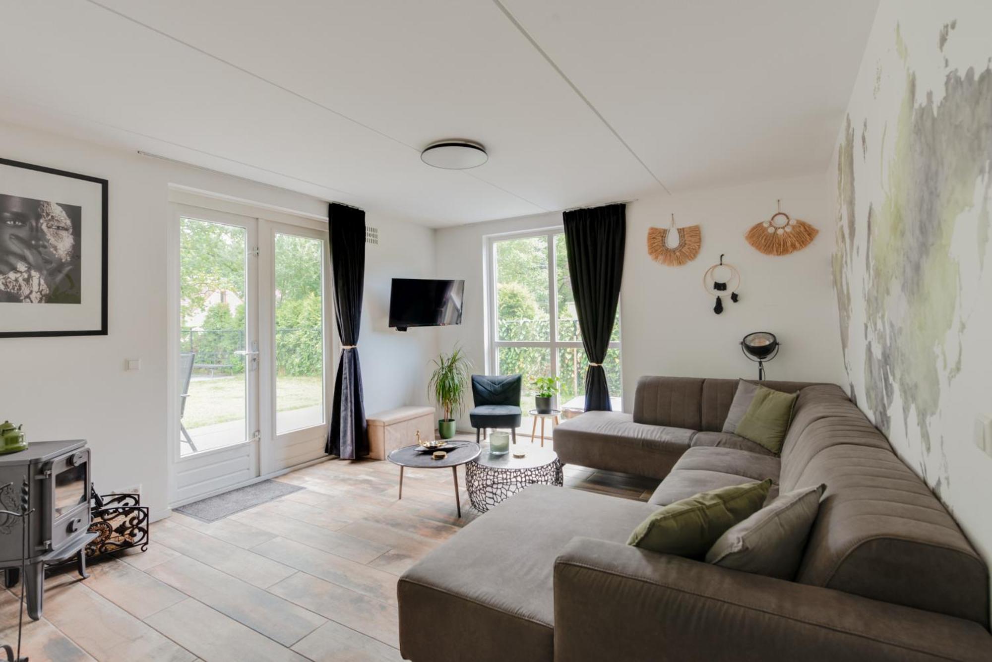 Het Huys Ewijk Mooi Luxe En Een Laadpaal Екстериор снимка